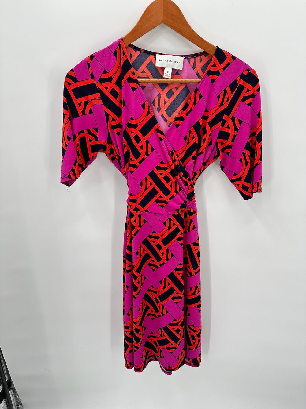 DONNA MORGAN Bright Pink Abstract Short Sleeve Wrap Dress // 6